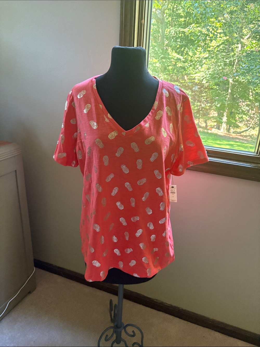 Talbots size X Coral V-Neck Short Sleeve Tee with Gold Metallic pineapple Print